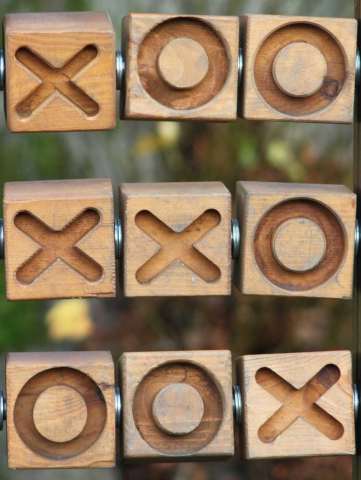 Noughts and crosses game Noughts and crosses game